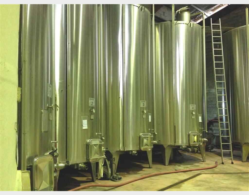 Cuve inox de vinification fermée - Volume : 30.000 litres (300 hecto)