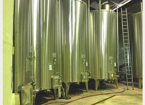 Cuve inox de vinification fermée - Volume : 30.000 litres (300 hecto)