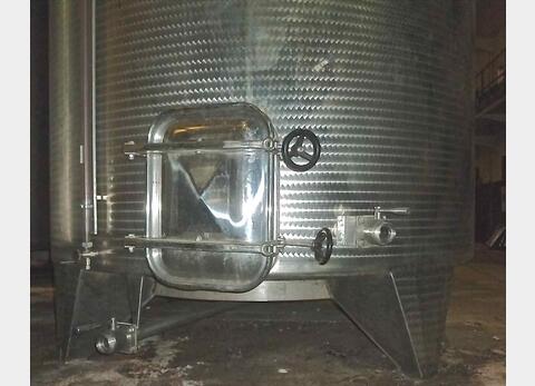 Cuve inox fermée sur pieds - Volume : 110 hls (11 000 litres)