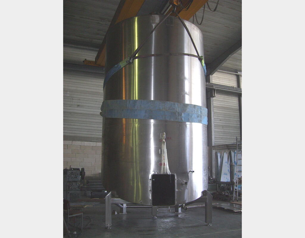 Cuve de stockage/vinification en INOX - Volume : 324,5 hectos (32450 litres)