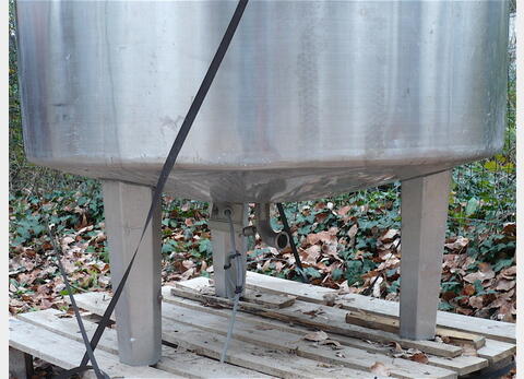 Cuve de stockage en INOX - Cylindrique verticale sur pieds isolée