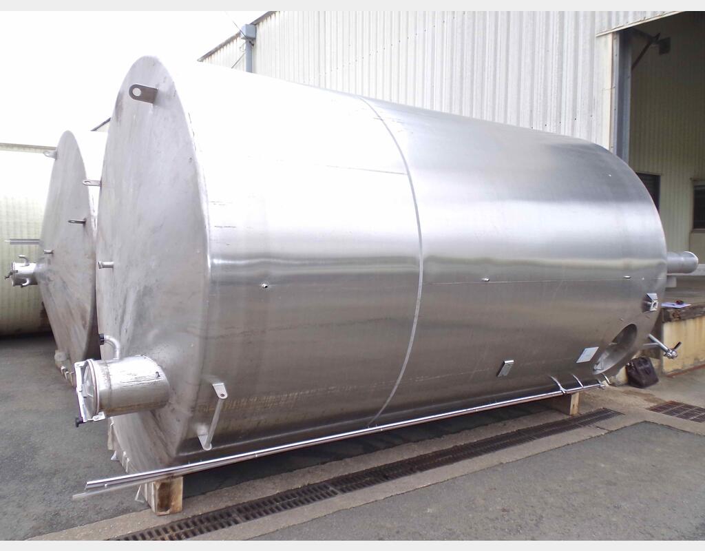 Cuve INOX agitée et isolée - Volume : 25 000 litres (250 hls)
