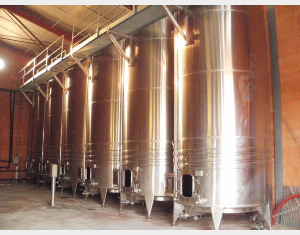 Cuve stockage/vinification INOX 316L/304 - Volume : 25000 litres (250 hectos)