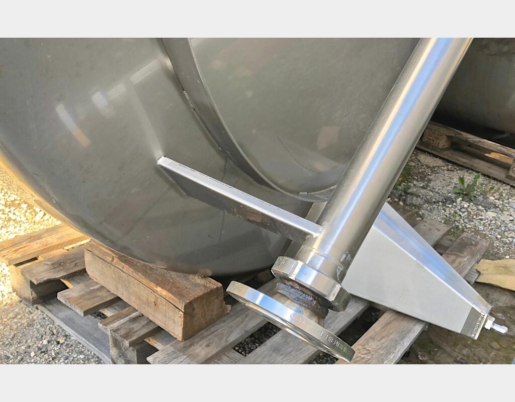 Cuve inox fermée sur pieds - Volume : 80 hls (8 000 litres)