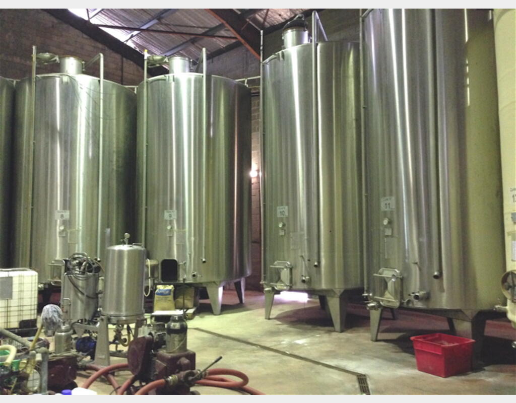 Cuve inox de vinification fermée - Volume : 30.000 litres (300 hecto)