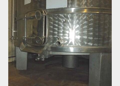 Cuve inox fermée sur pieds - Volume : 300 hls (30 000 litres)