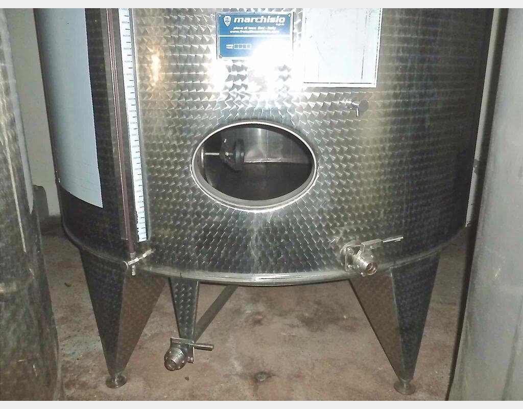 Cuve inox fermée sur pieds - Volume : 175 hls (17 500 litres)