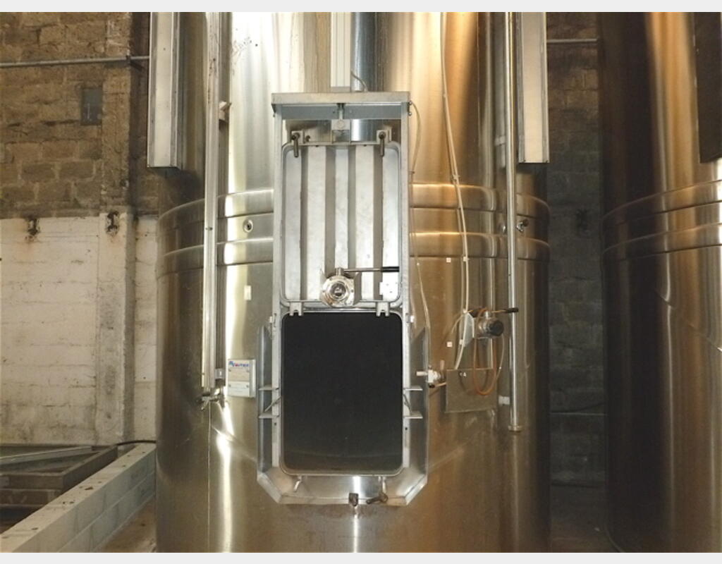 Cuve INOX 316L sur jupe - Volume : 150 hecto (15.000 litres)