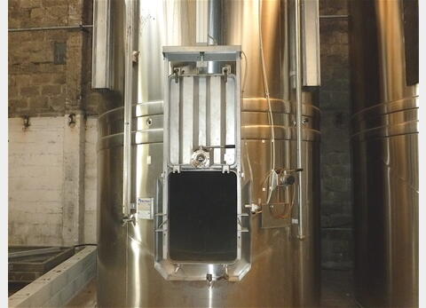 Cuve INOX 316L sur jupe - Volume : 150 hecto (15.000 litres)