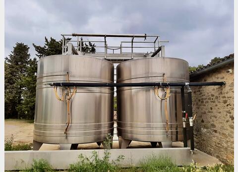 Stainless steel tank - On feet