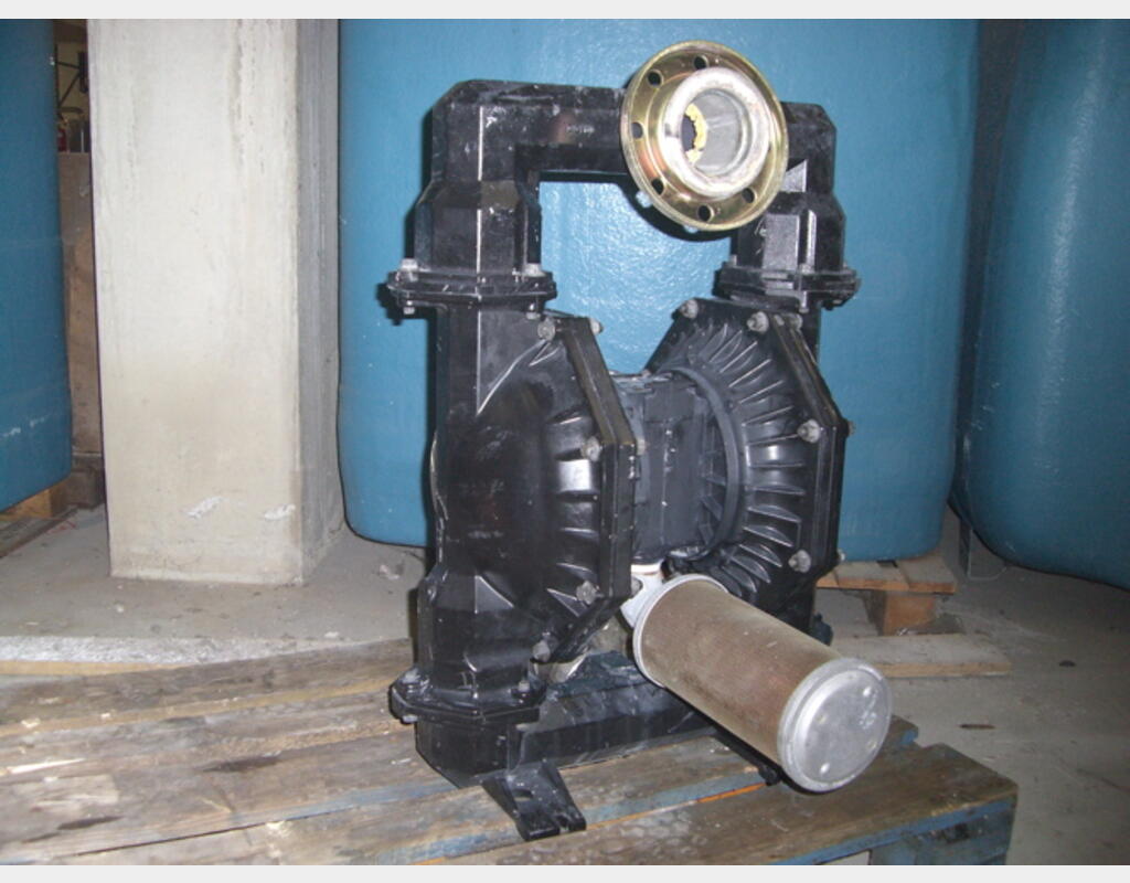 Pompe pneumatique à membrane - Marque : ARO.
