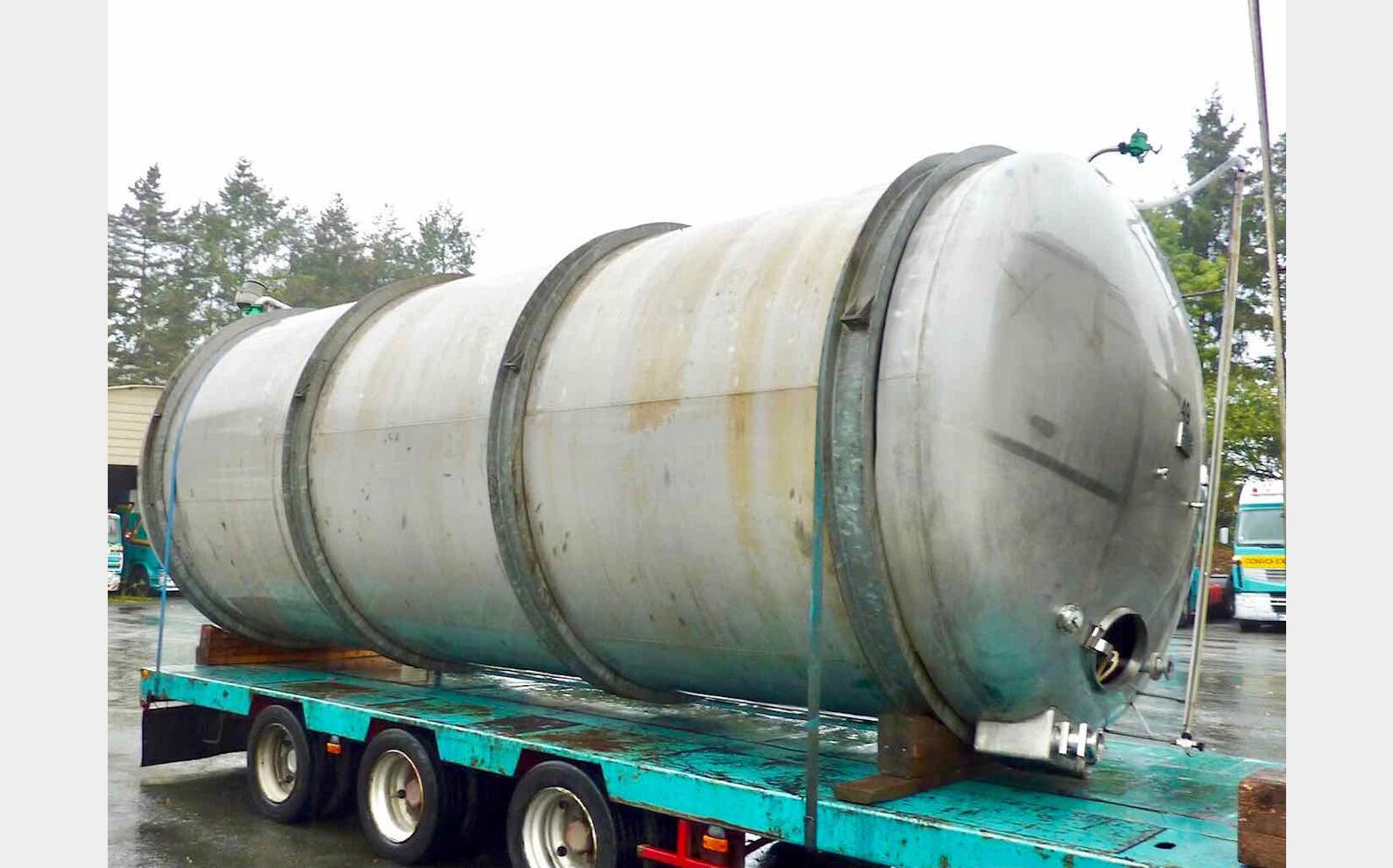 Closed 304 stainless steel storage tank - 335 HL (33 500 Liters) - Used  product