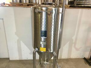 Cuve inox 304 - Cylindro-conique - Fermée - Sur pieds