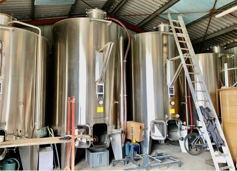 Stainless steel tank on legs - Storage