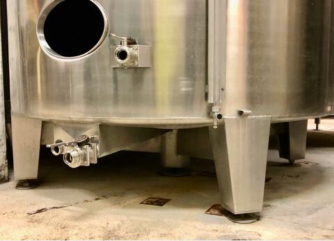 Stainless steel storage tank - On feet