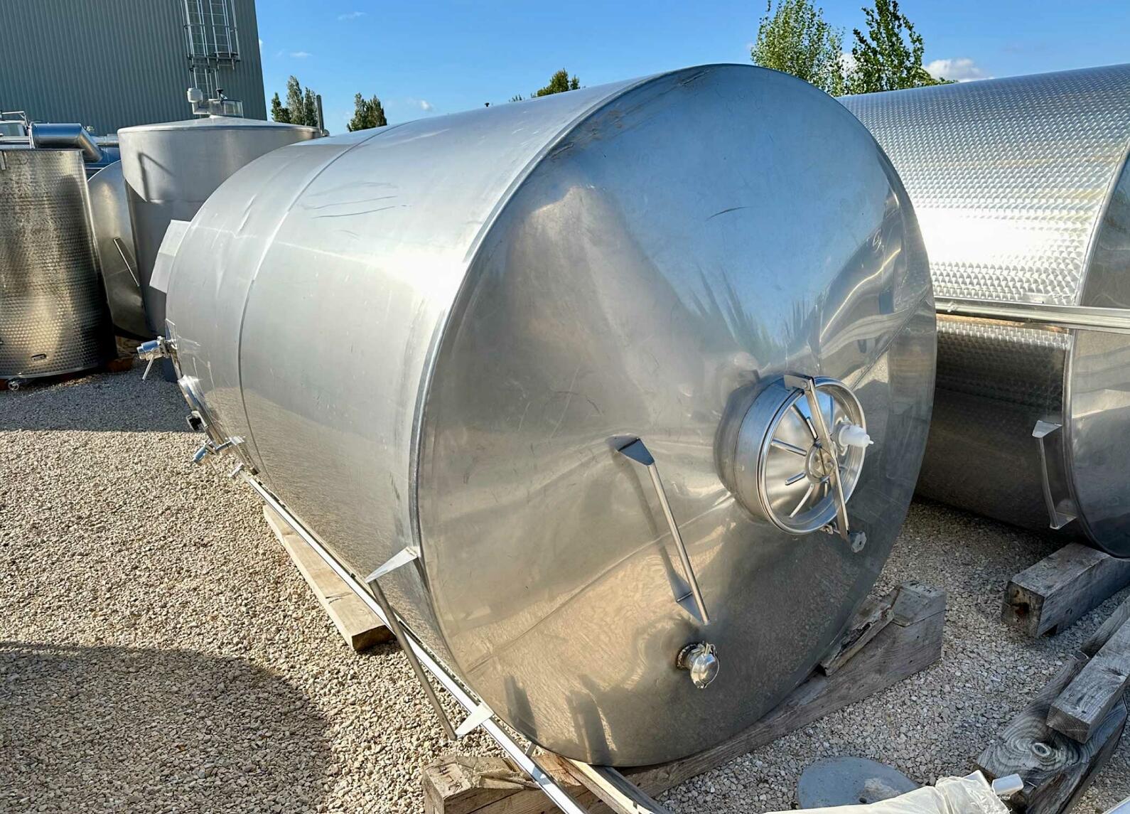 Stainless steel tank - Conical bottom - On feet