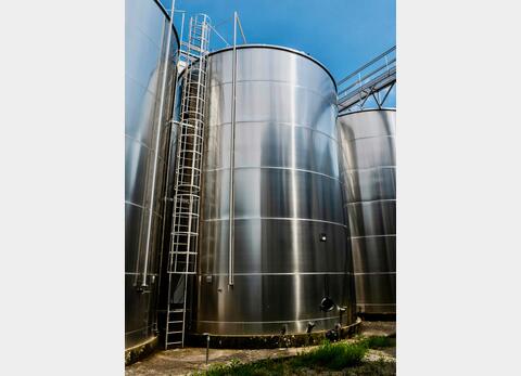 316 stainless steel tank - In-ground with flat sloping base
