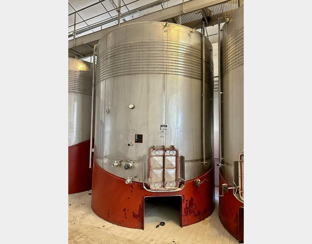 304 stainless steel tank - Temperature-controlled - Vertical, sloping bottom 22% on skirt