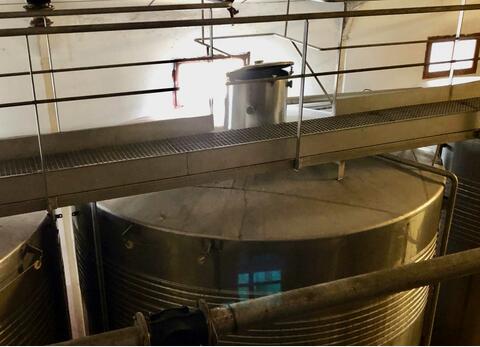 304 stainless steel tank - Temperature-controlled - Vertical, sloping bottom 22% on skirt