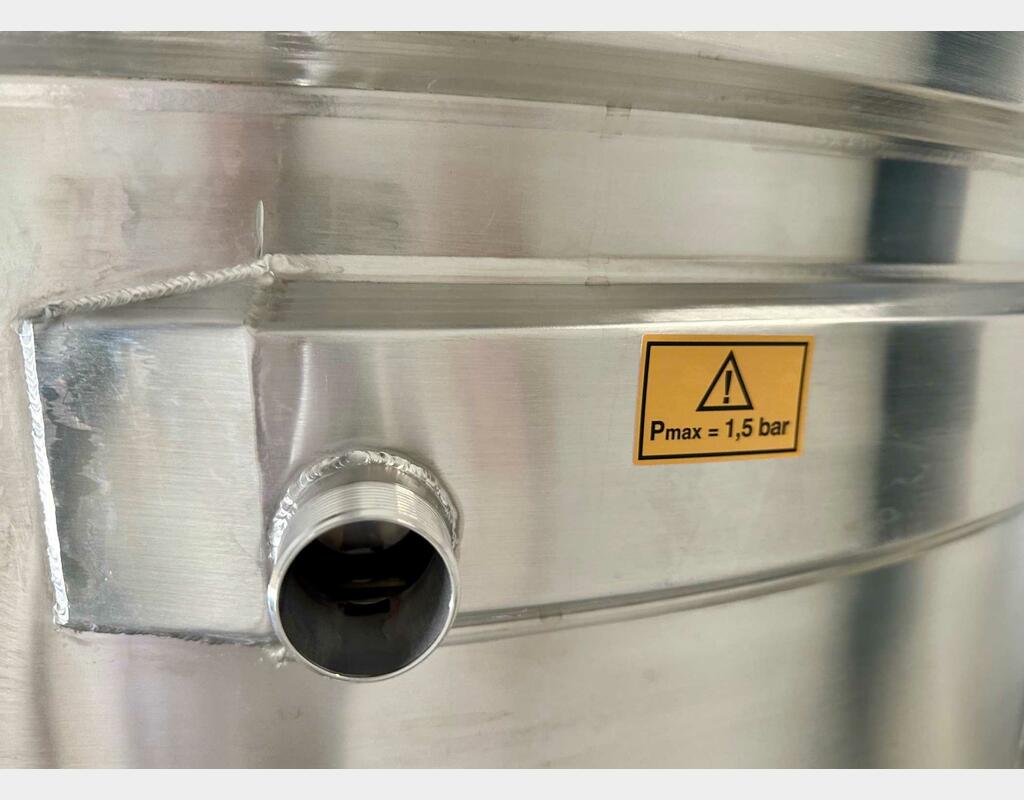 316L stainless steel tank - Coil circuit - Flat sloping bottom - Closed