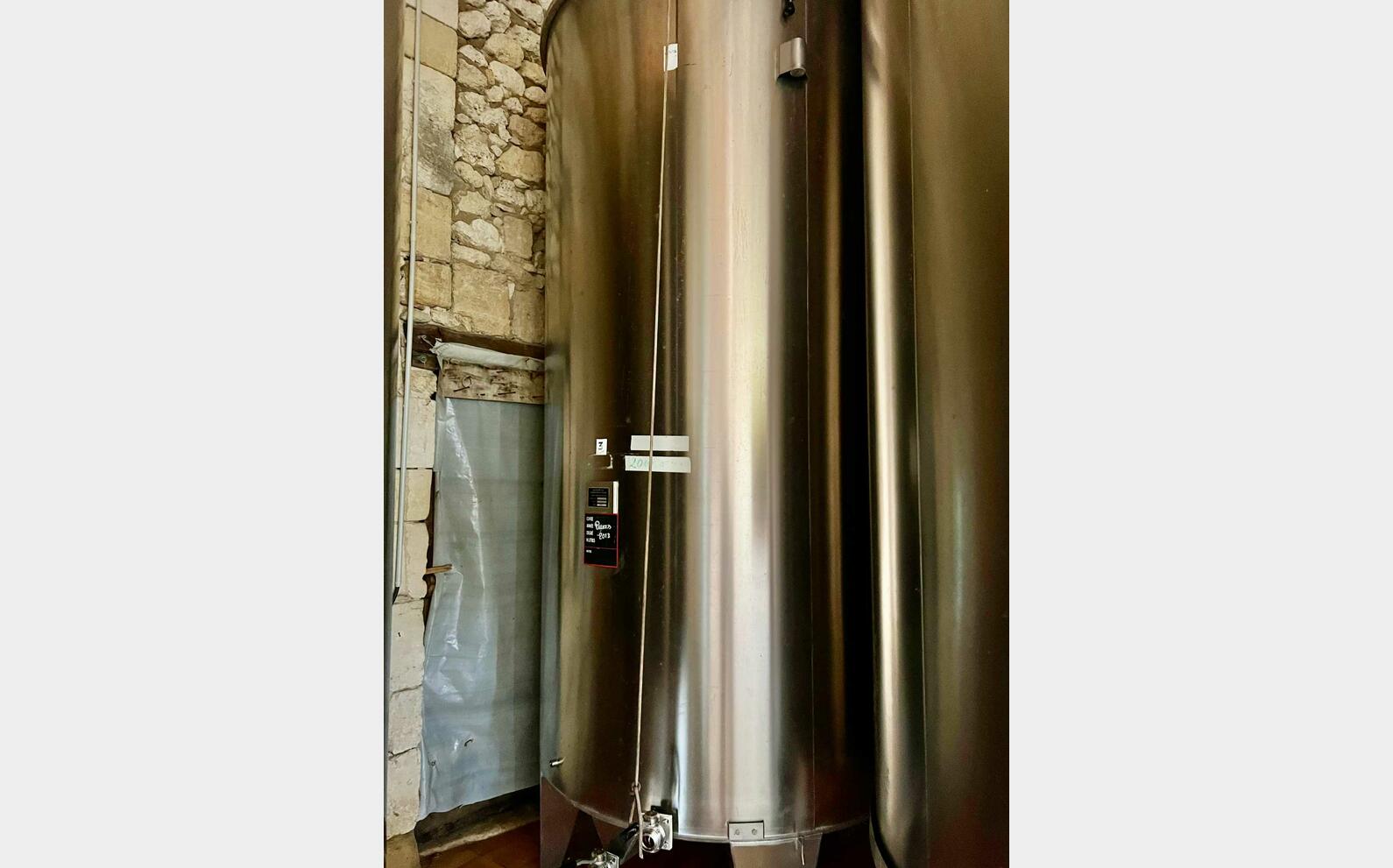 Stainless steel tank with floating top