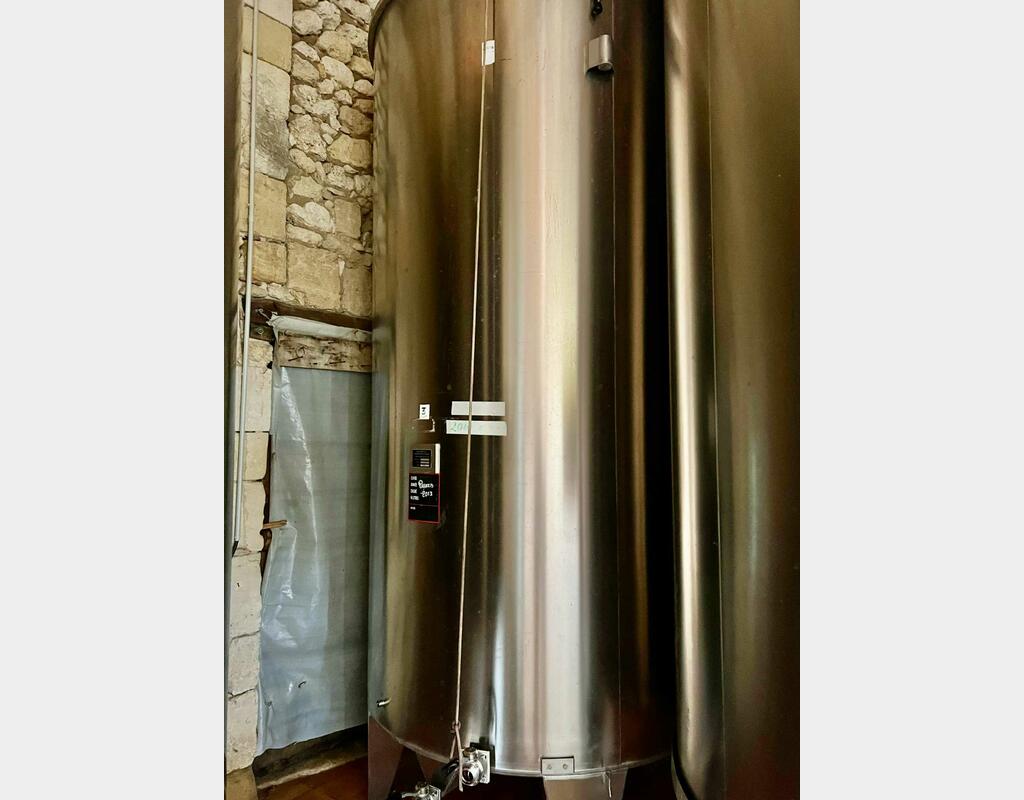 Stainless steel tank with floating top