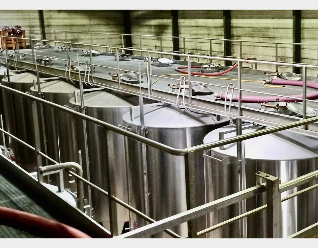 304 stainless steel vinification tank - Flat bottom - On legs