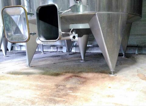 304 stainless steel vinification tank - Flat bottom - On legs