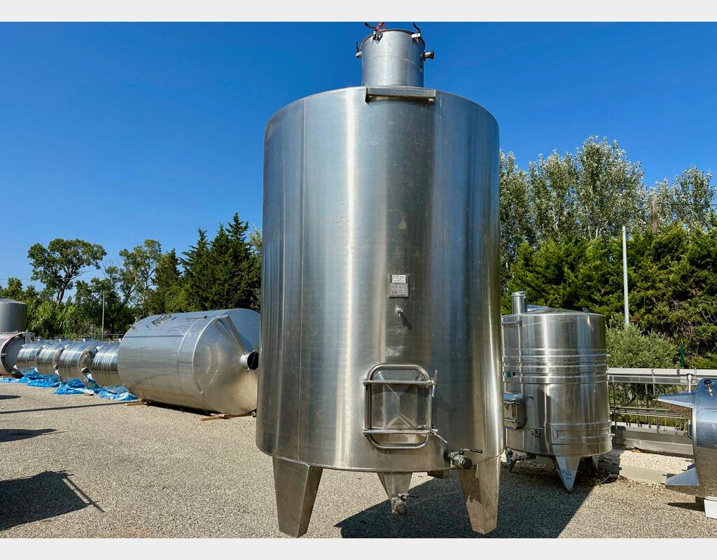 Stainless steel tank on legs - Storage