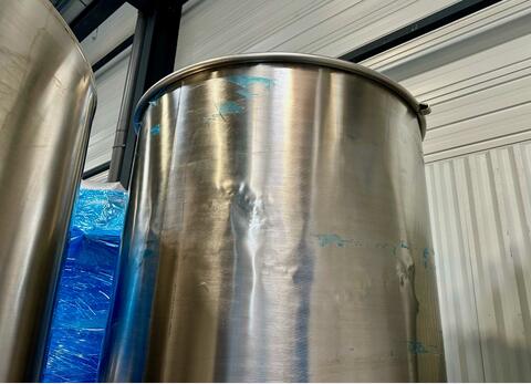 304 stainless steel tank - Floating top - Curved bottom on feet