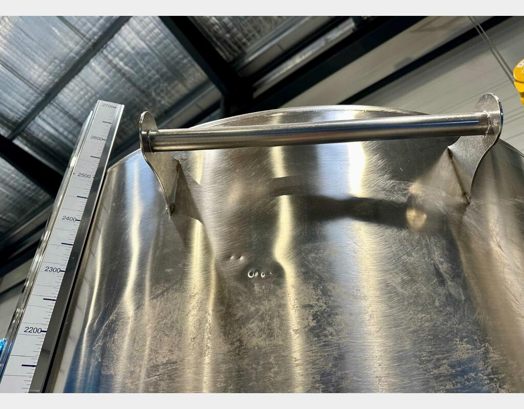 304 stainless steel tank - Closed - Curved bottom on feet