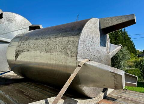 Stainless steel tank on legs - Storage