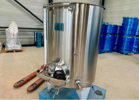 304 stainless steel tank - Floating top - Curved bottom on feet