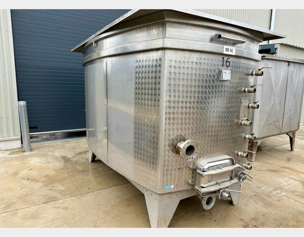 Rectangular 304 stainless steel tank - Sloping bottom on feet