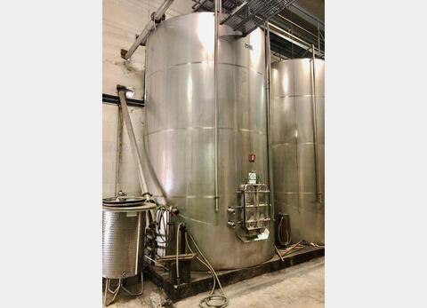 304 stainless steel tank - Closed - Self-draining - On sloping bottom skirt