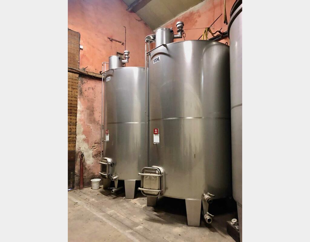 304 stainless steel tank - Closed - Conical bottom on feet