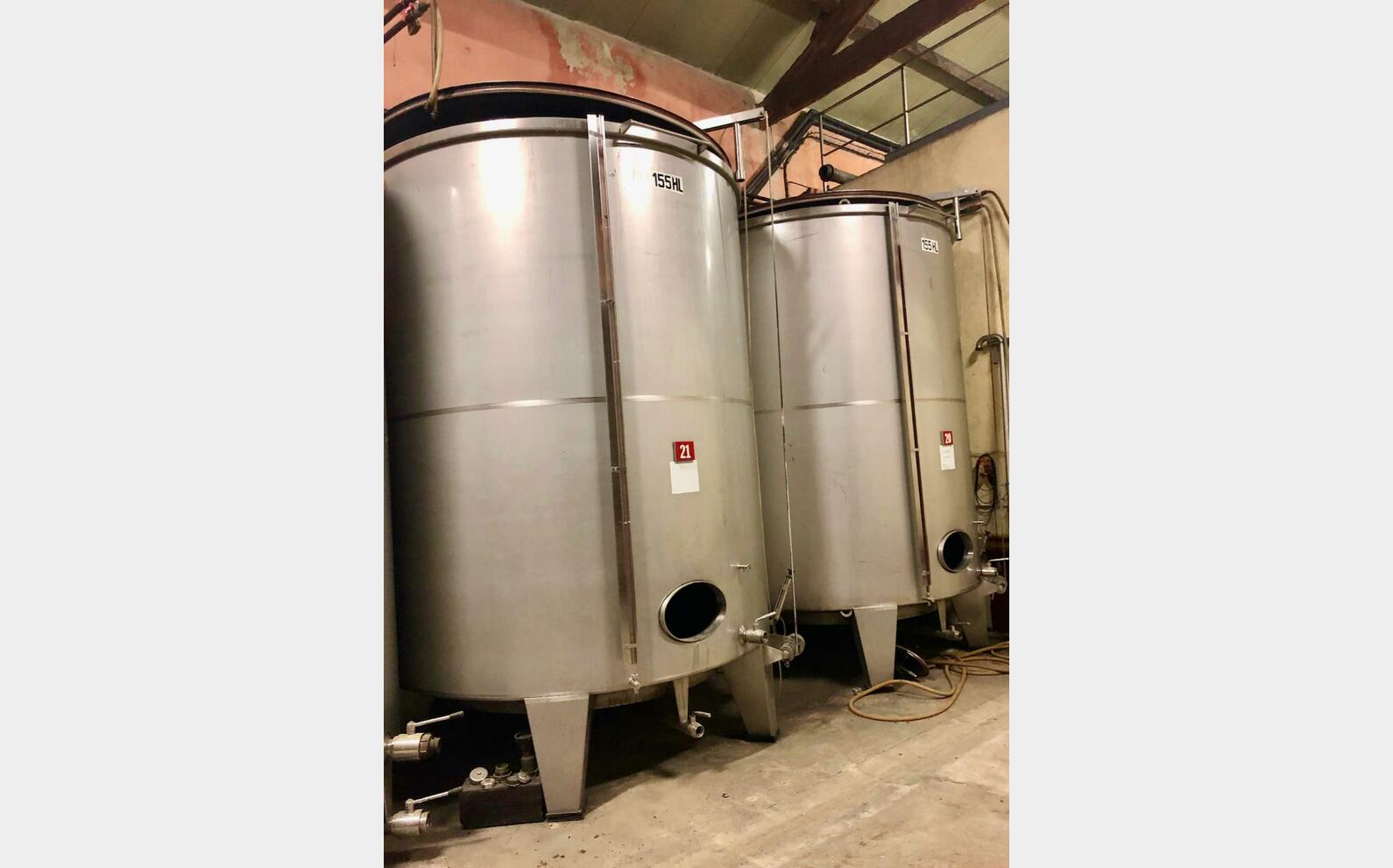 304 stainless steel tank - Cylindrical on feet - Conical bottom - Floating top