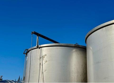 304 stainless steel tank - Cylindrical on feet - Conical bottom - Floating top