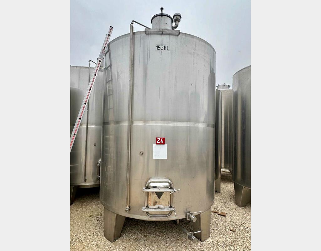 304 stainless steel tank - Closed - On feet