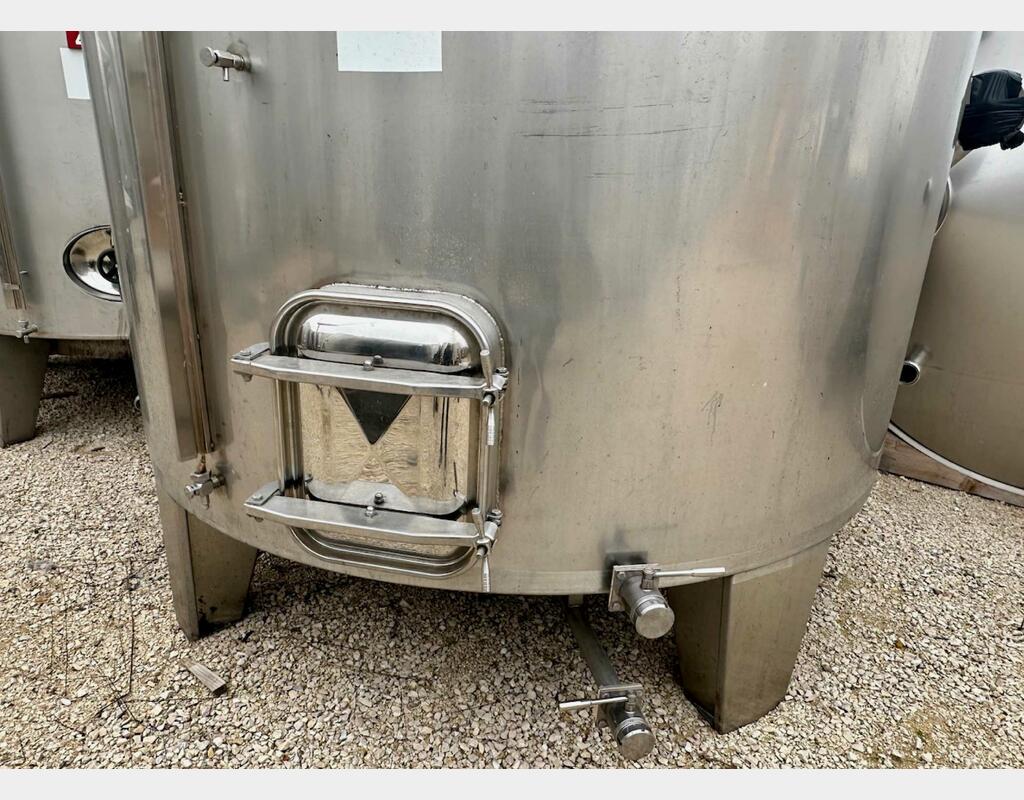 304 stainless steel tank - Closed - On feet