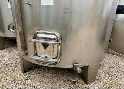 304 stainless steel tank - Closed - On feet