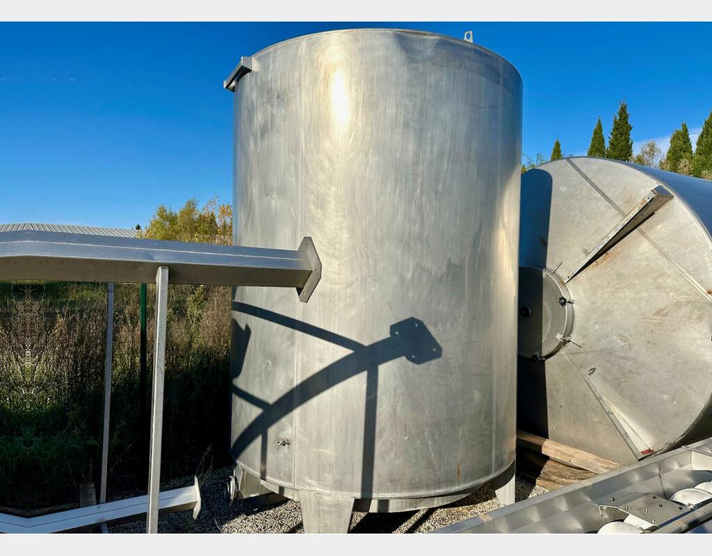 Cylindrical 304 stainless steel tank - Conical bottom on feet