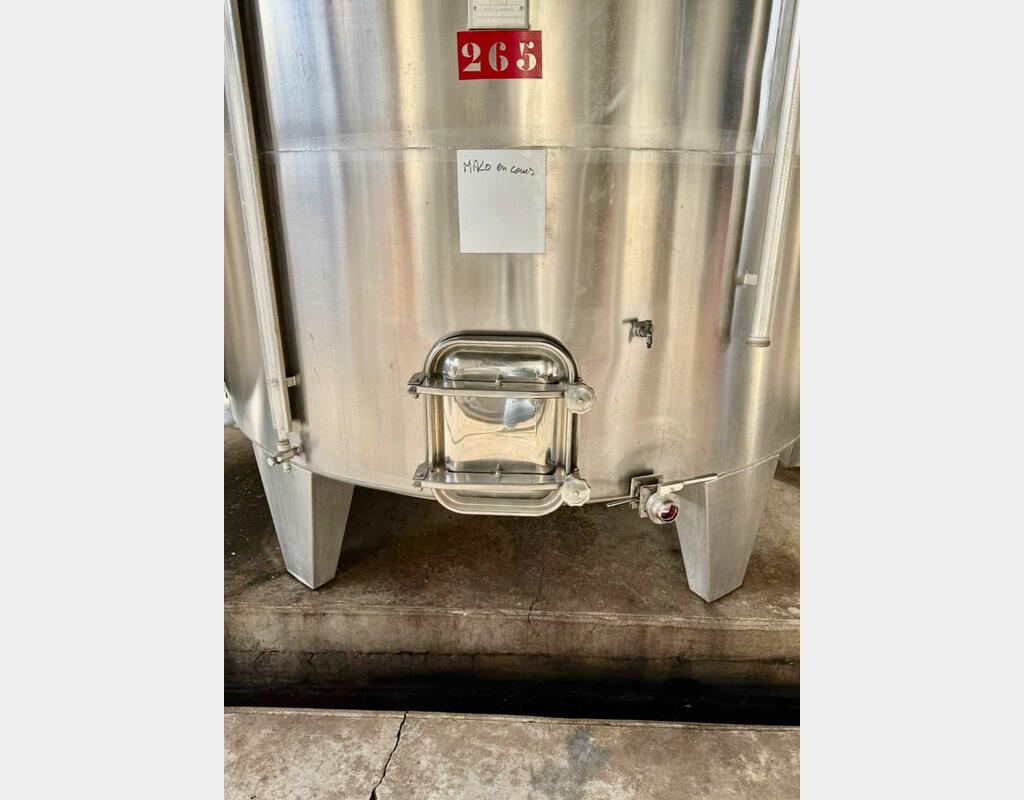 304 stainless steel tank - Closed - On feet