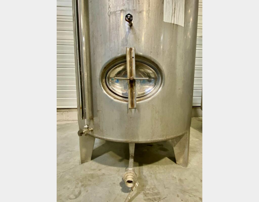 304 stainless steel tank - Closed - On feet