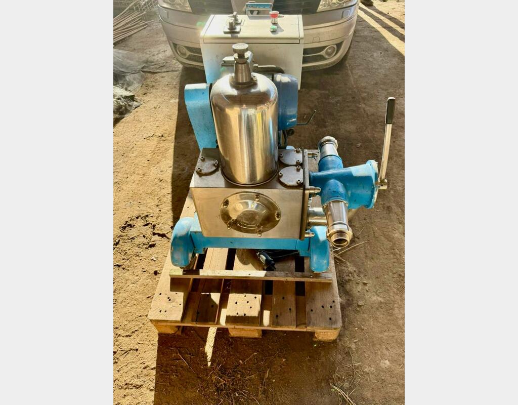 Stainless steel piston pump