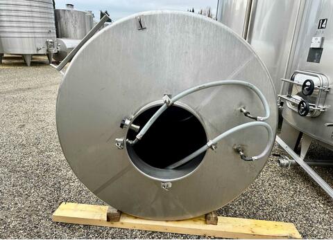 Closed stainless steel tank - Temperature-controlled - Storage