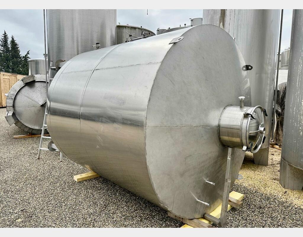 Closed stainless steel tank - Temperature-controlled - Storage