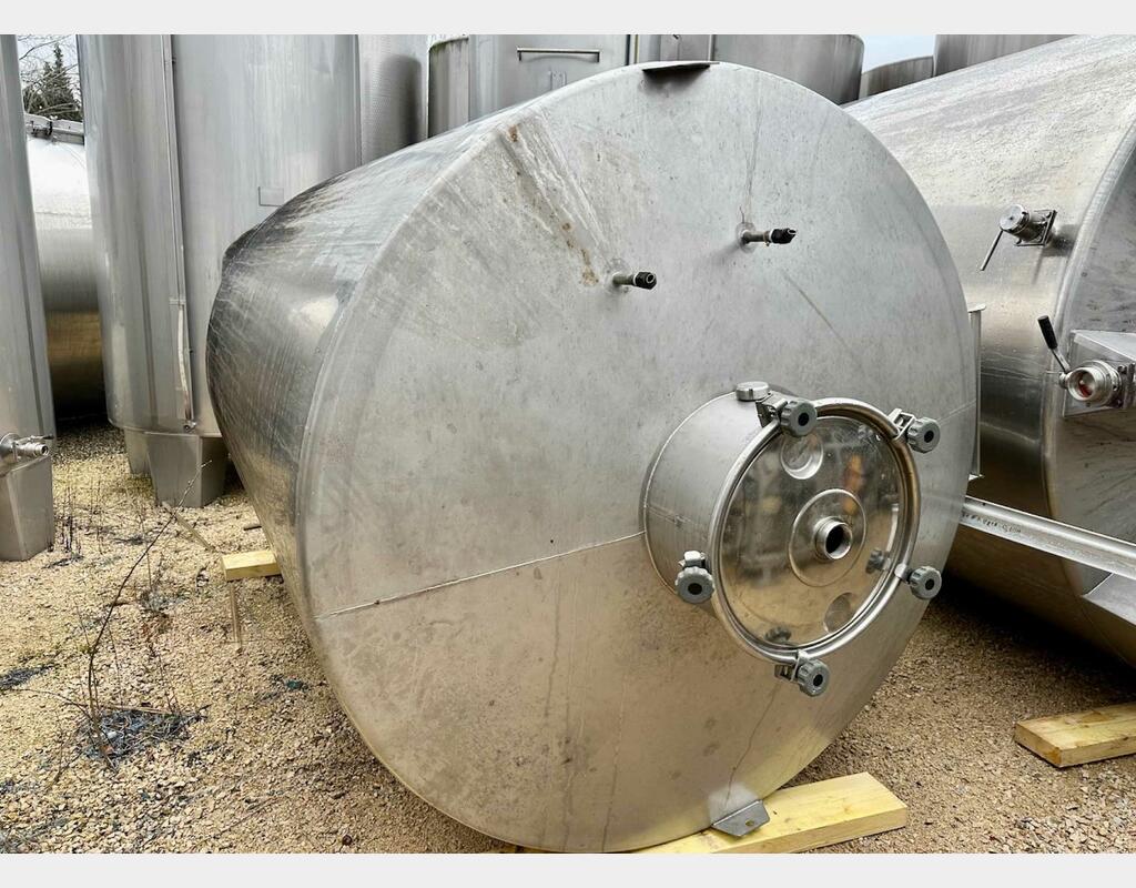 Closed stainless steel tank - Temperature-controlled - Storage