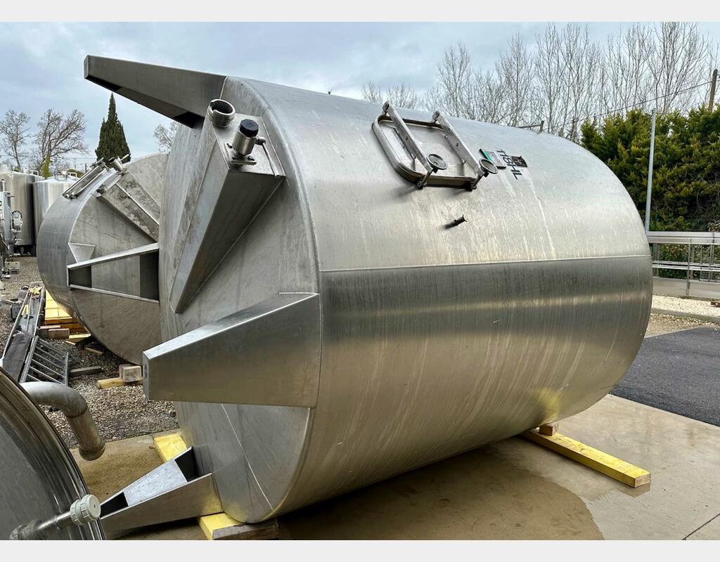 Closed stainless steel tank - Temperature-controlled - Storage