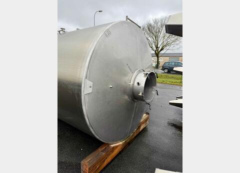 Closed stainless steel tank on legs - Flat sloping bottom